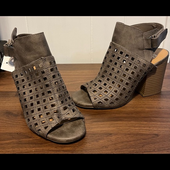 shimmer by EDL Shoes Shimmer By Edl Heel Poshmark